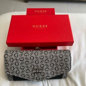 Guess trifold wallet